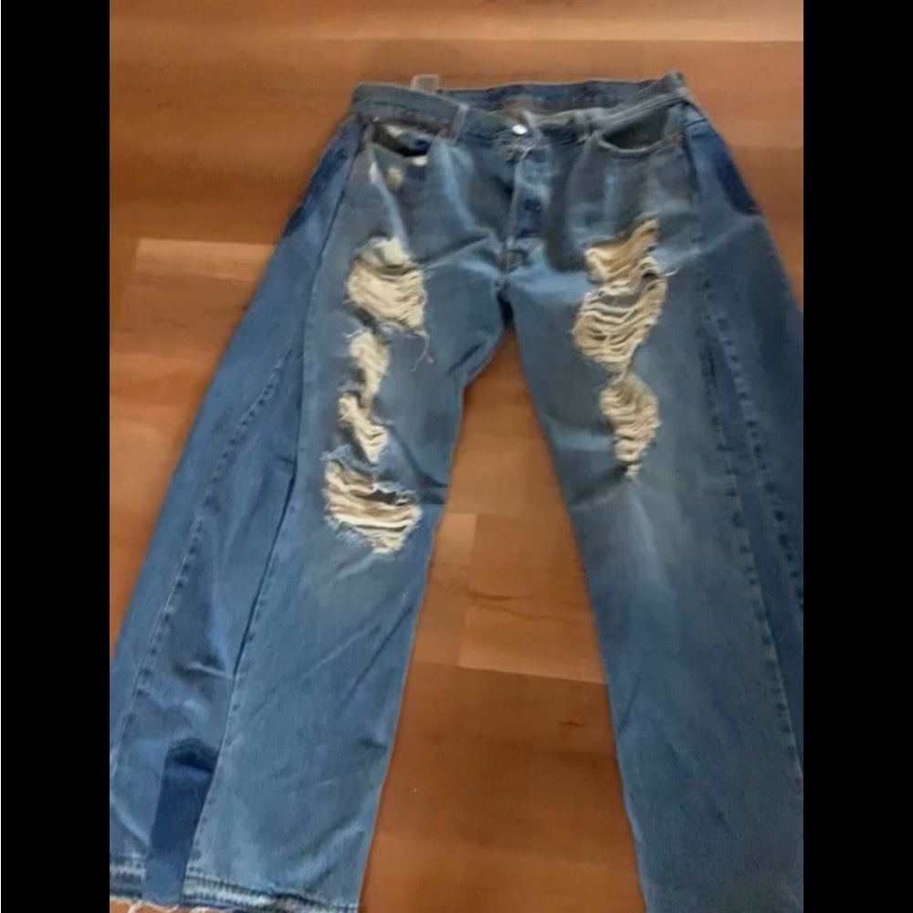 Relaxed Fit Blue Distressed Jeans with Vintage Look